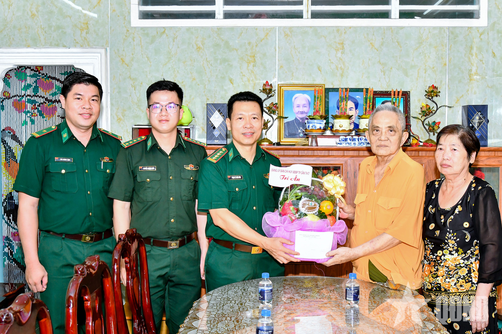 Bộ đội Biên phòng TP Cần Thơ thăm, tặng quà gia đình chính sách